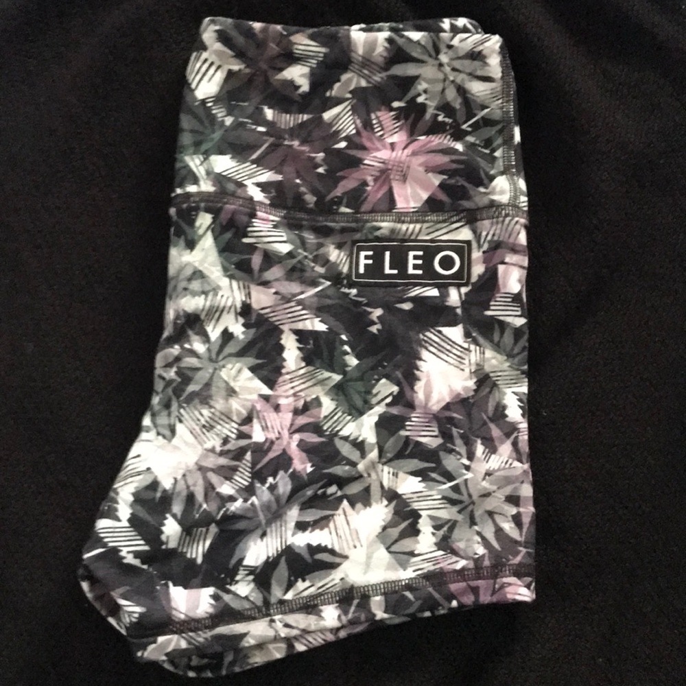 Fleo Shorts